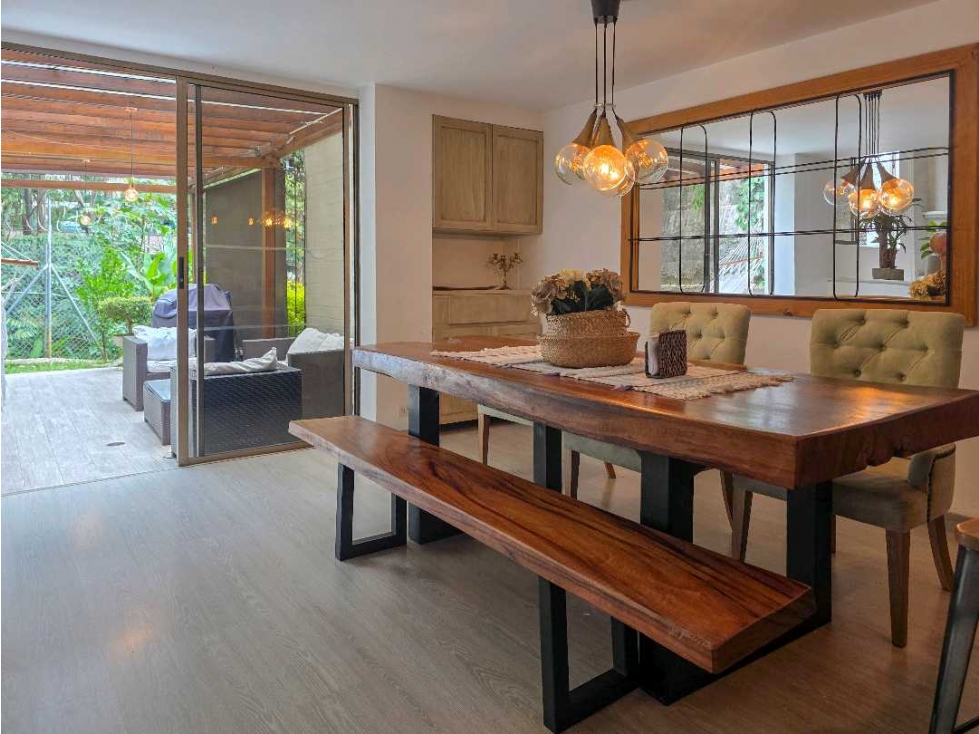 CASA ESQUINERA DE TRES NIVELES REMODELADA - BALSOS POBLADO — foto 2