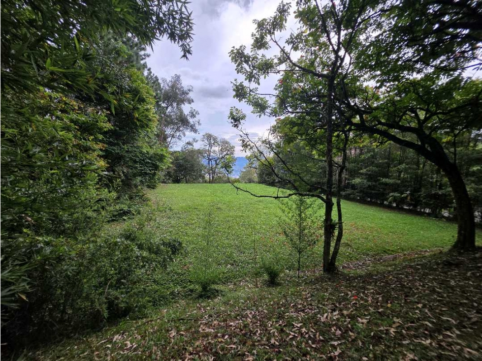 LOTE APROVECHABLE CON VISTA A LA CIUDAD EN ENVIGADO PARTE BAJA — foto 2
