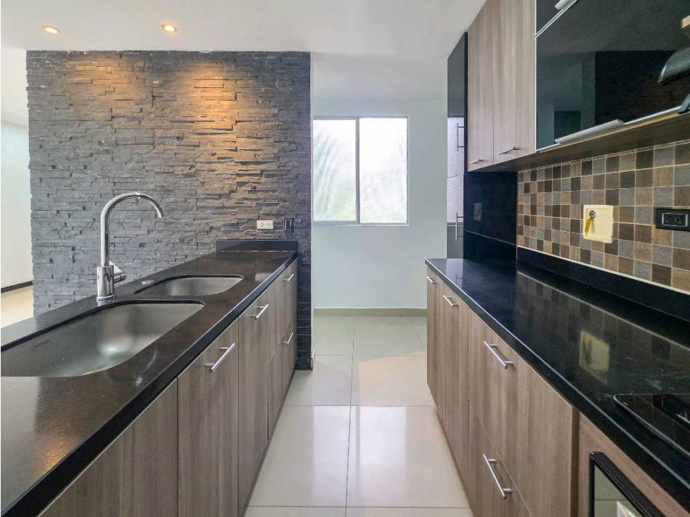 APARTAMENTO CON VISTA VERDE EN ENVIGADO LA ABADIA — foto 2