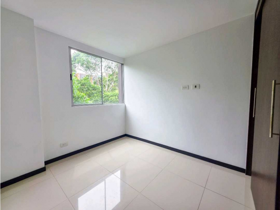 APARTAMENTO CON VISTA VERDE EN ENVIGADO LA ABADIA — foto 6
