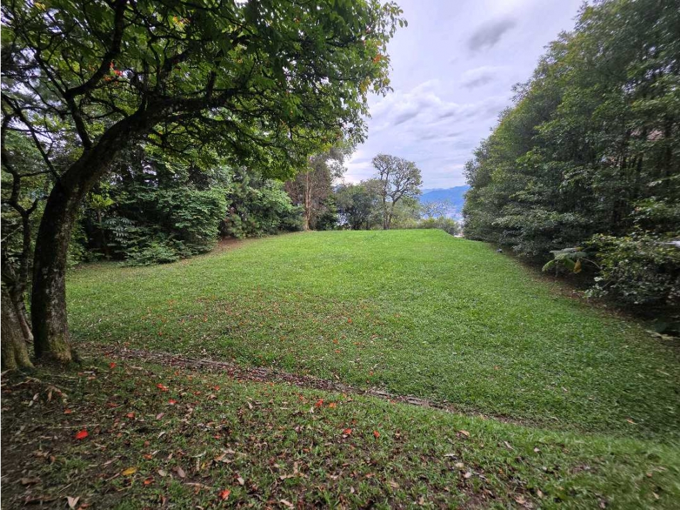 LOTE APROVECHABLE CON VISTA A LA CIUDAD EN ENVIGADO PARTE BAJA — foto 4