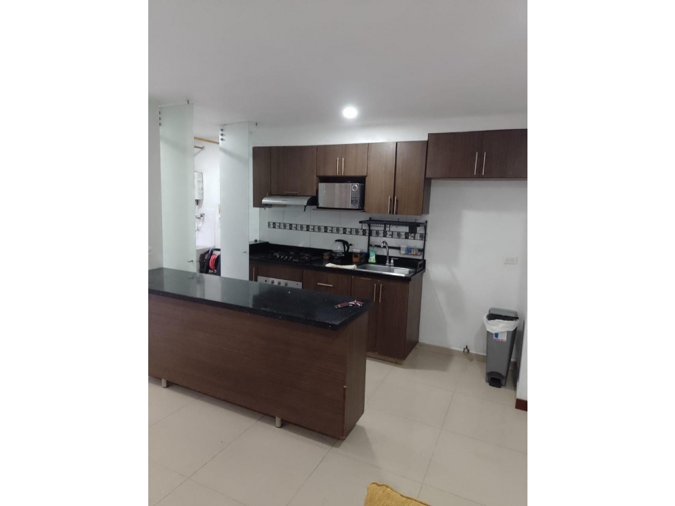 SE VENDE AMPLIO APARTAMENTO CON TERRAZA EN SABANETA SECTOR AVES MARIA