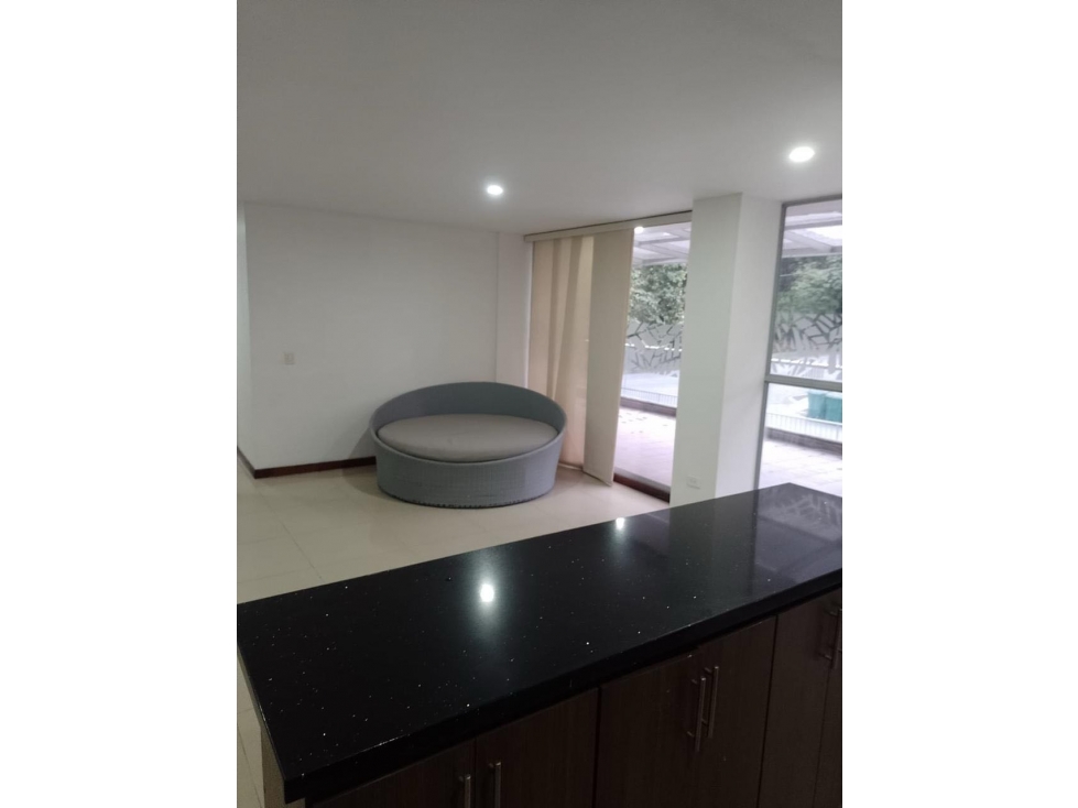 SE VENDE AMPLIO APARTAMENTO CON TERRAZA EN SABANETA SECTOR AVES MARIA — foto 4
