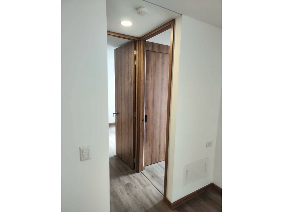 SE VENDE APARTAMENTO EN ENVIGADO EXCELENTE UBICACIÓN — foto 4