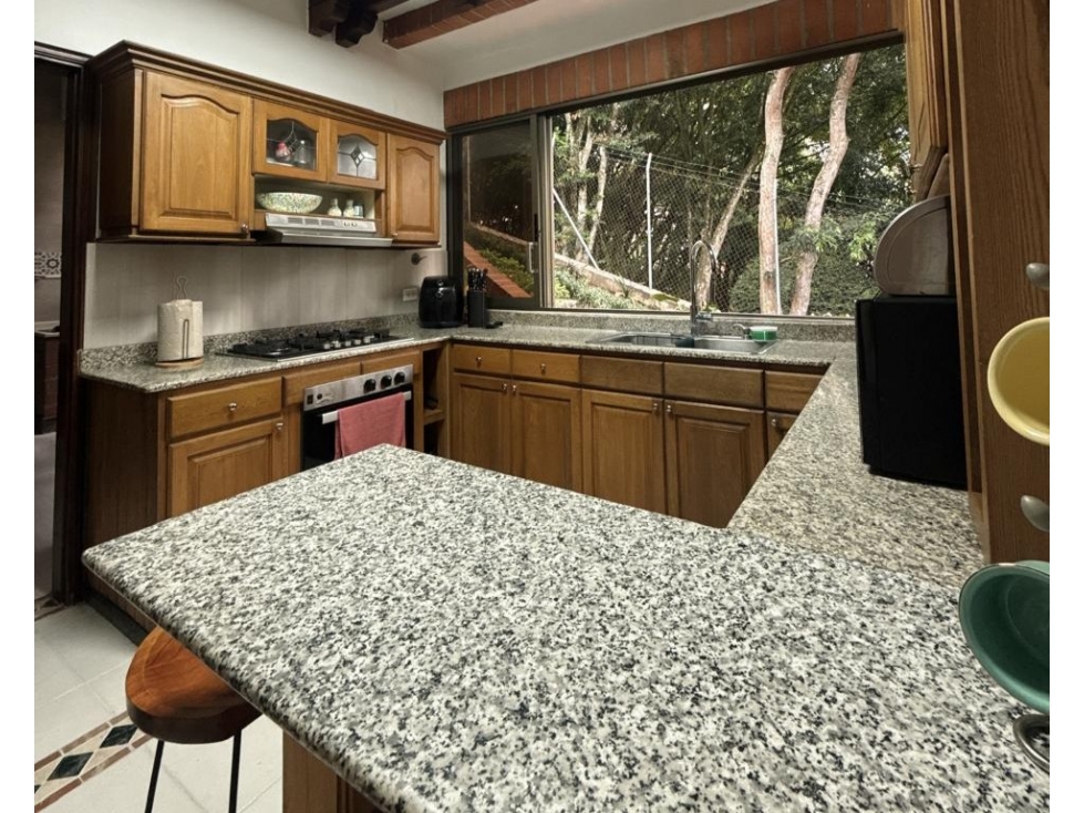 [FA] Hermosa casa tradicional, sector los Balsos, 220 m2, 3 niveles.