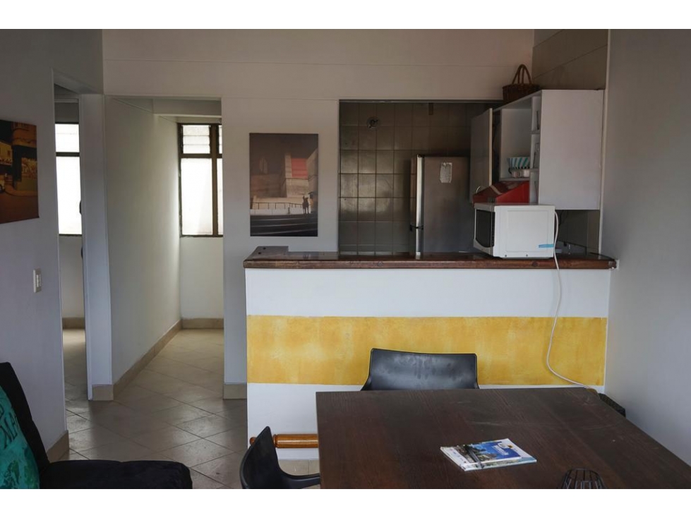 Venta Apartamento piso 5 por escalas en Laureles, Medellin.