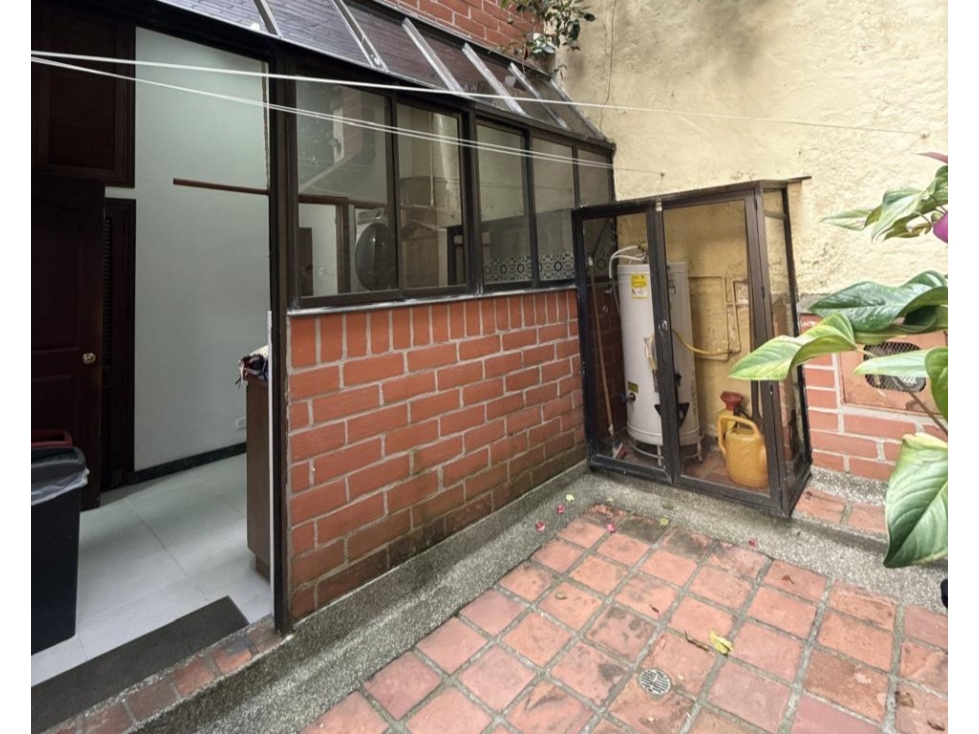 [FA] Hermosa casa tradicional, sector los Balsos, 220 m2, 3 niveles. — foto 2