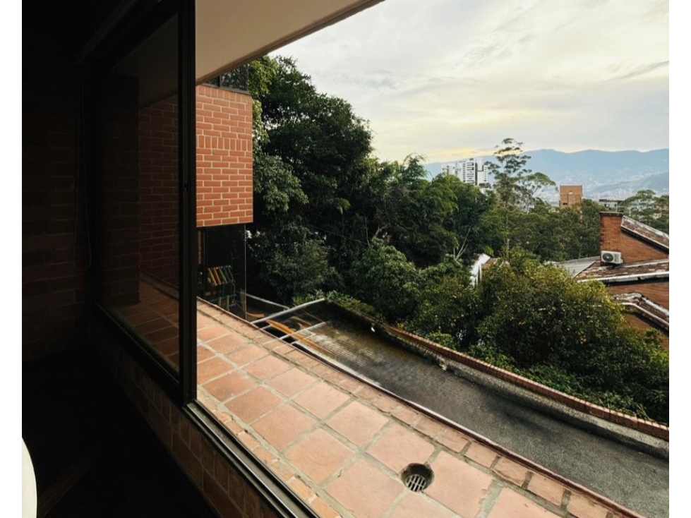 [FA] Hermosa casa tradicional, sector los Balsos, 220 m2, 3 niveles. — foto 4