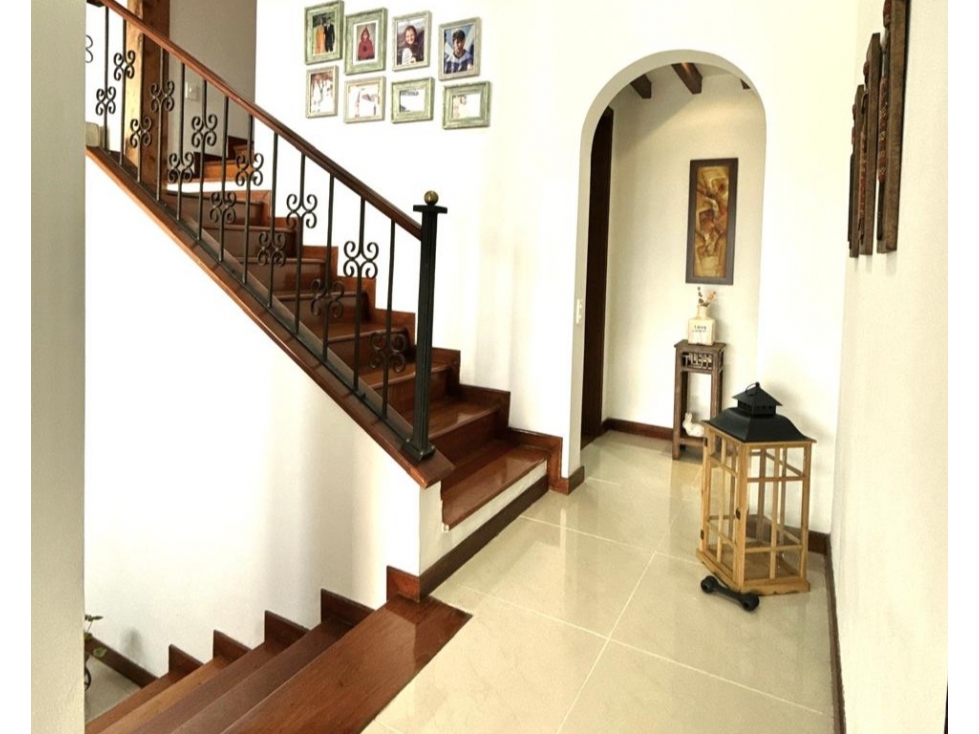 [FA] Hermosa casa tradicional, sector los Balsos, 220 m2, 3 niveles. — foto 6