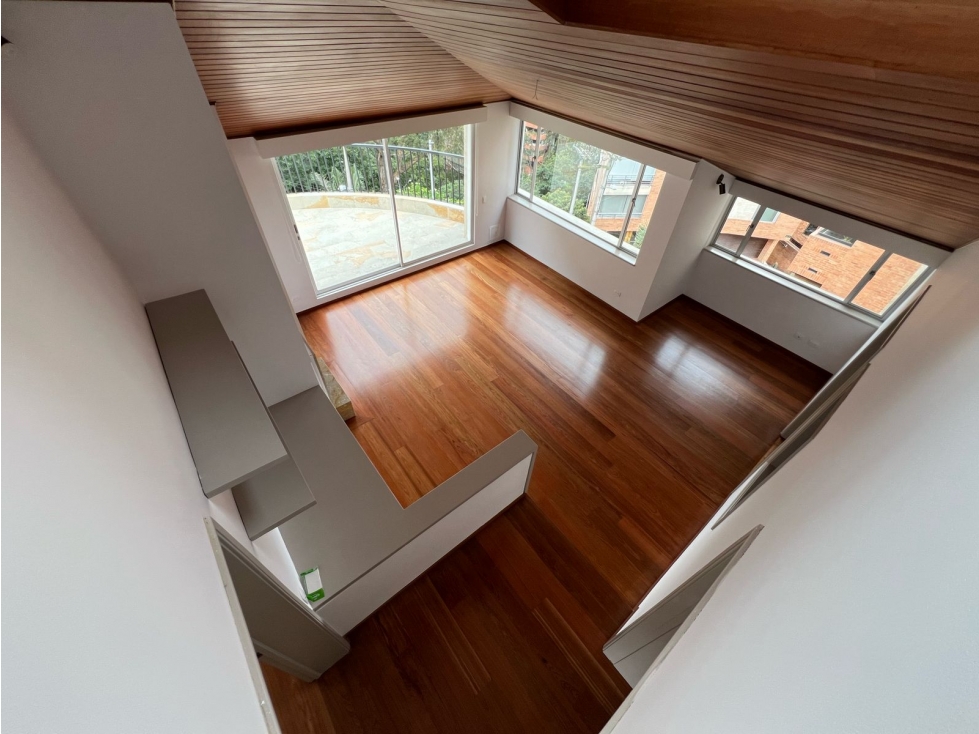 SE ARRIENDA APARTAMENTO EN LOS ROSALES 228m2 + TERRAZA 100m2