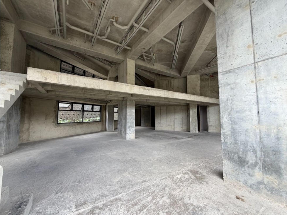 Local para ARRIENDO O VENTA en la 100 — foto 5