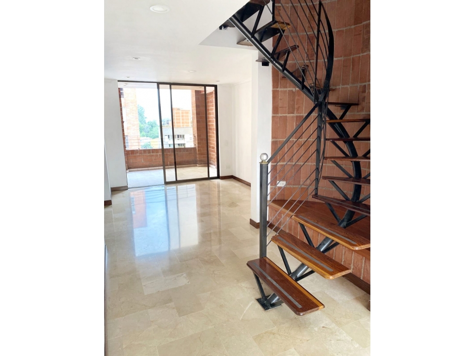 Venta apartamento duplex Laureles Conquistadores - Excelente ubicación