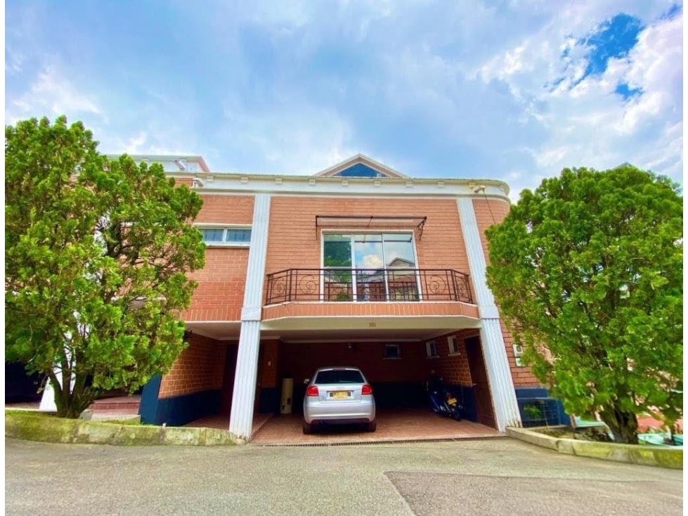 Casa en venta Altos del Poblado - Terraza privada