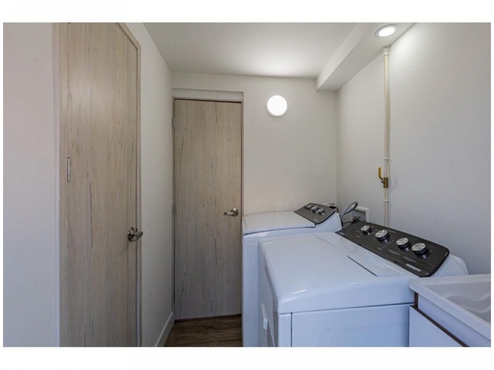 Venta penthouse duplex Laureles amoblado - Reformado — foto 4