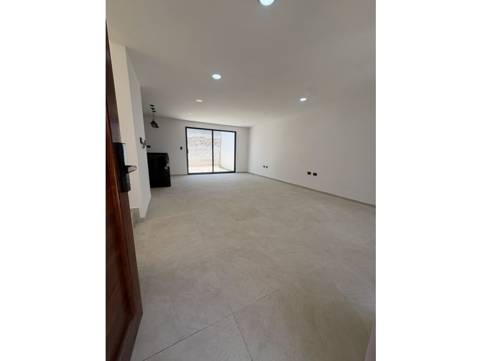 VENTA DE CASA RESIDENCIAL CUATRO VIENTOS — foto 2