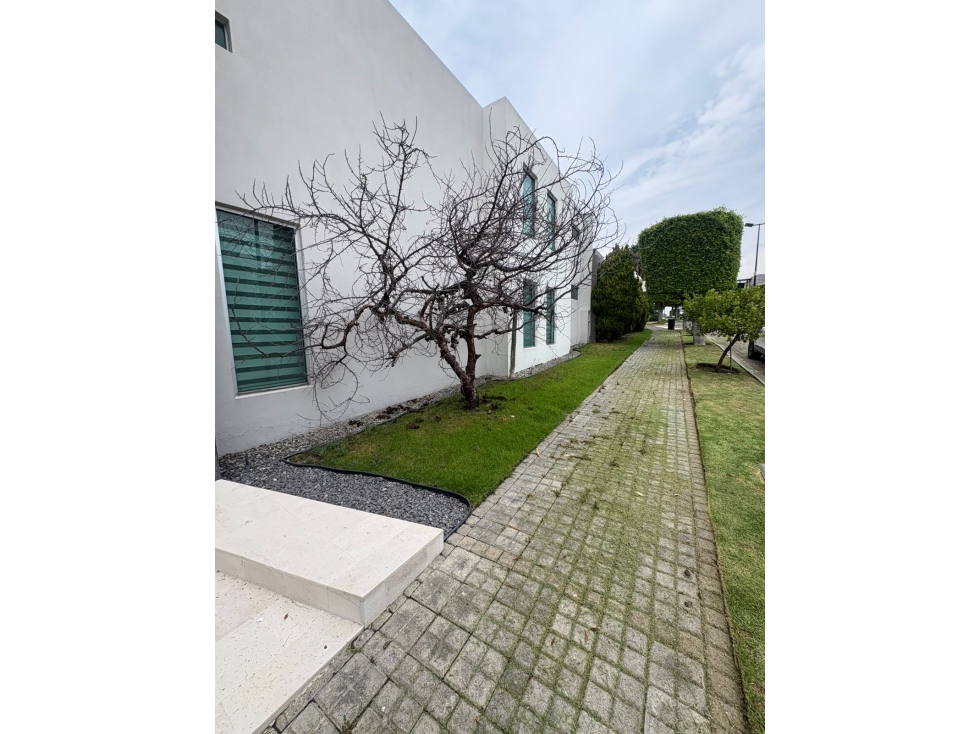 CASA EN RENTA CLUSTER 999 - 3