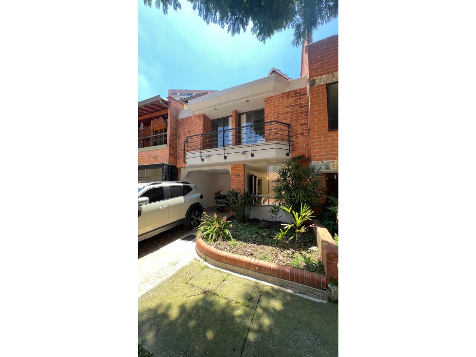 Casa en venta en unidad cerrada en el sector de suramerica