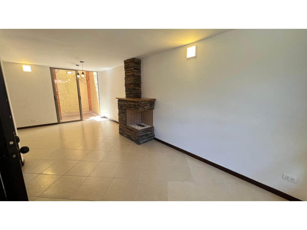 Casa en venta en unidad cerrada en el sector de suramerica — foto 2