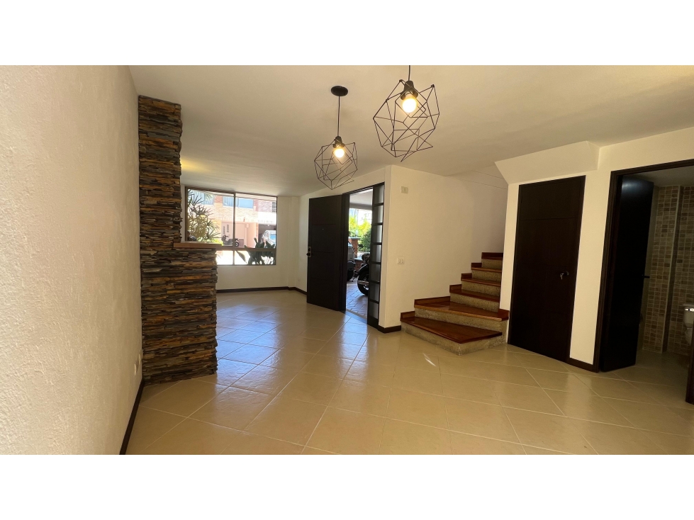 Casa en venta en unidad cerrada en el sector de suramerica — foto 4
