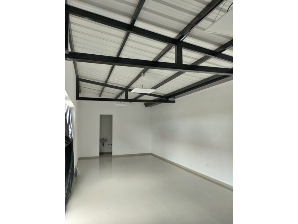 SE RENTA LOCAL COMERCIAL EN ESTACION DE SERVICIO CARTAGO - 3
