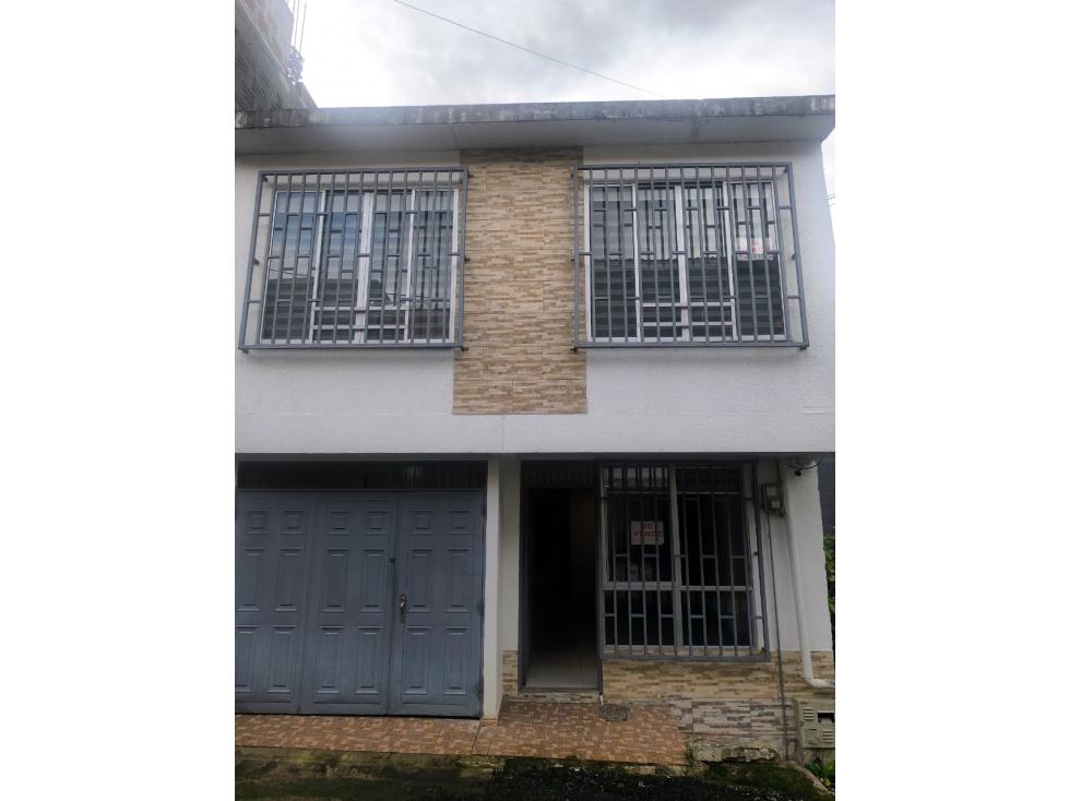 SE VENDE CASA EN LA PRADERA - 1