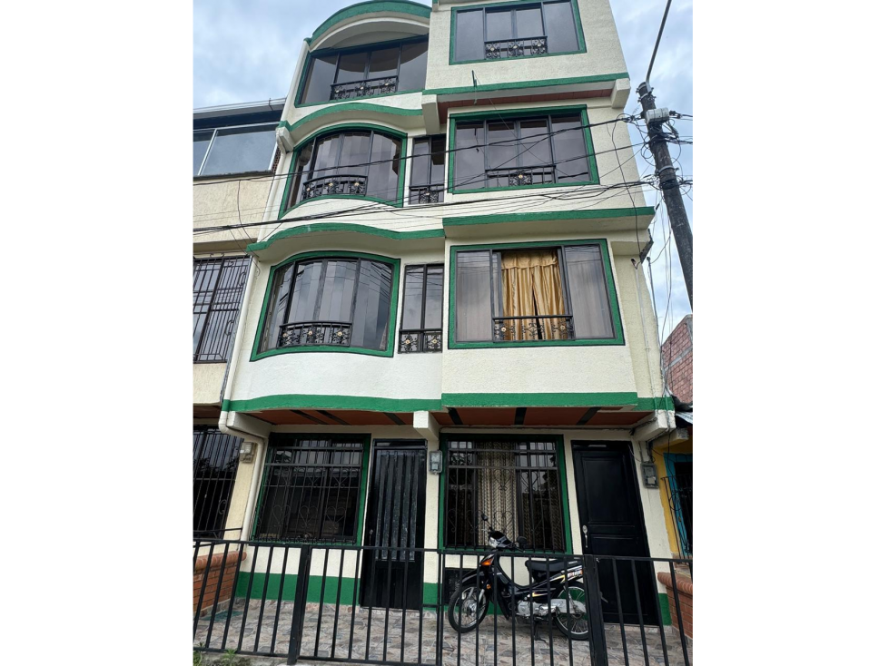 SE VENDE CASA DE 4 PISOS EN CUBA