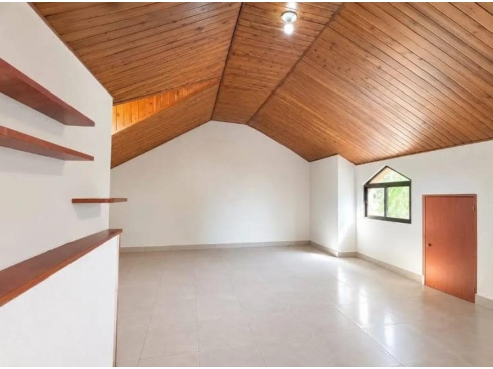 SE VENDE CASA EN LA AVENIDA SUR PEREIRA
