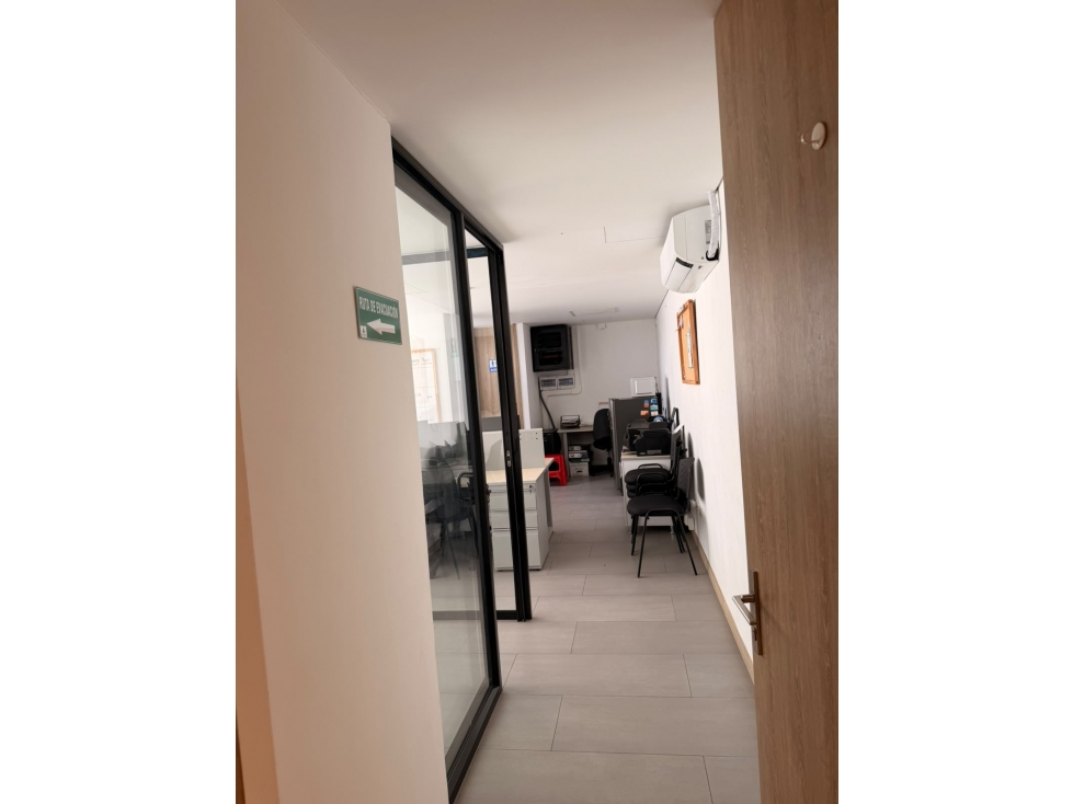 SE VENDE OFICINA EN LOS ALPES — foto 2