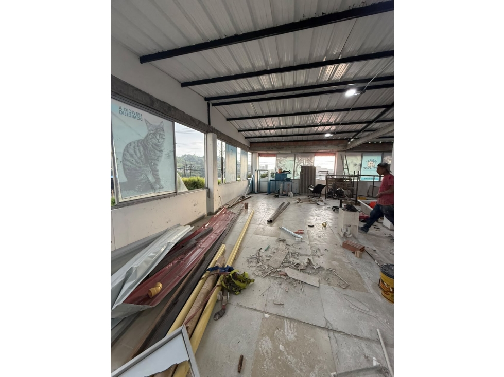 SE RENTA LOCAL COMERCIAL EN VIA PRINCIPAL JAPON-FRAYLES - 1