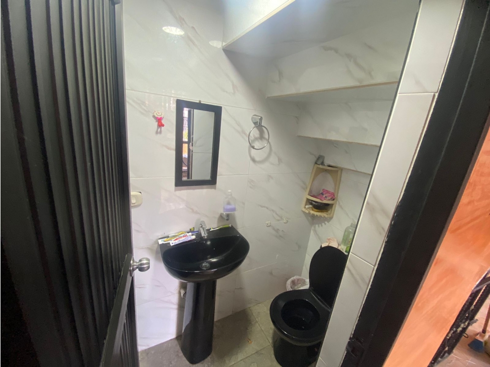 SE VENDE CASA ESQUINERA DUPLEX EN CUBA - 2