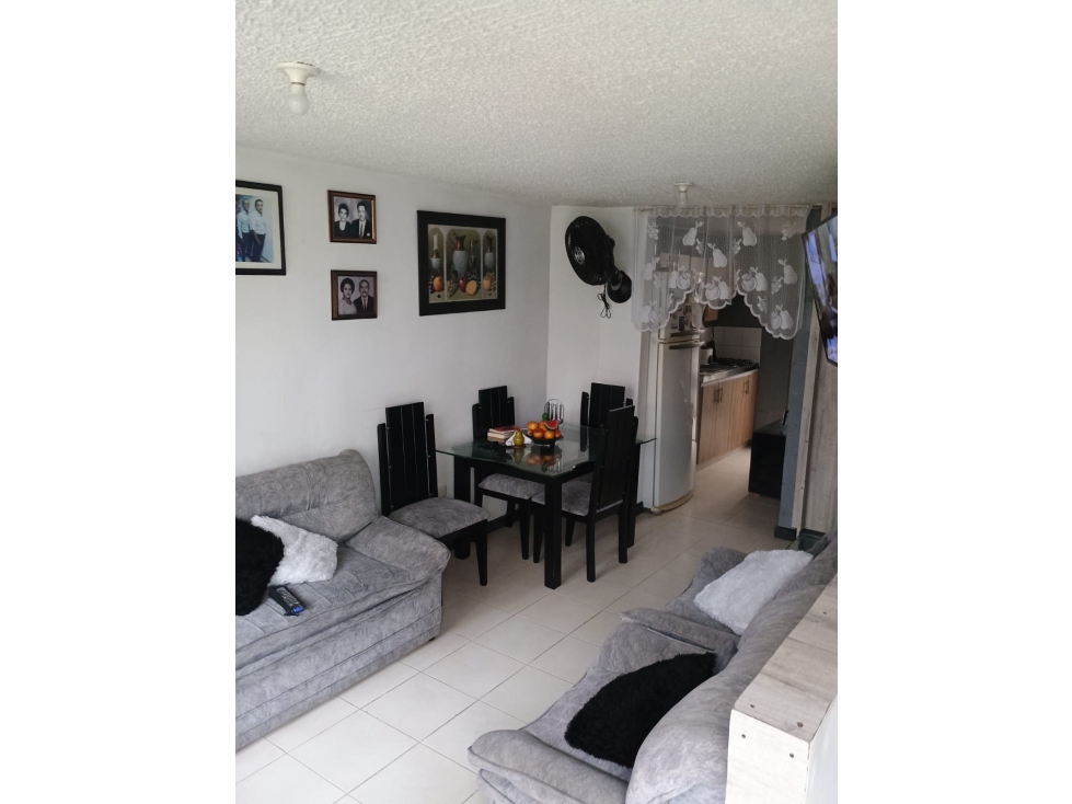 SE VENDE CASA DUPLEX EN CUBA CONJUNTO ENTRE VERDE