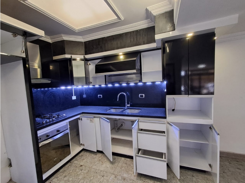 SE VENDE CASA DE TRES PISOS EN DOSQUEBRADAS SECTOR SANTA MONICA — foto 2