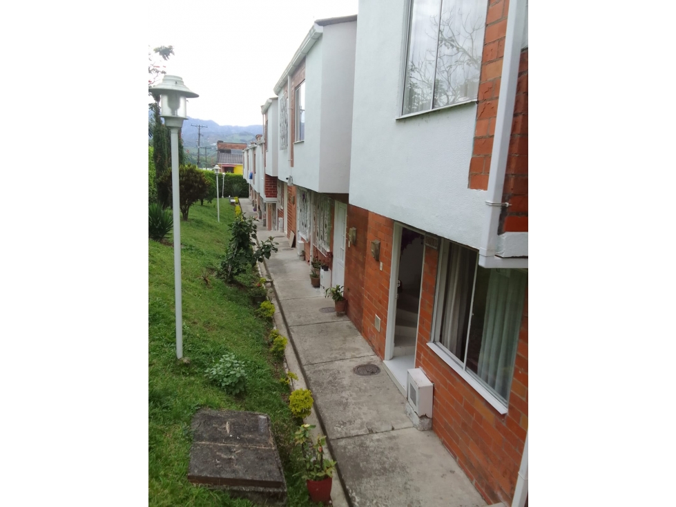 SE VENDE CASA DUPLEX EN DOSQUEBRADAS