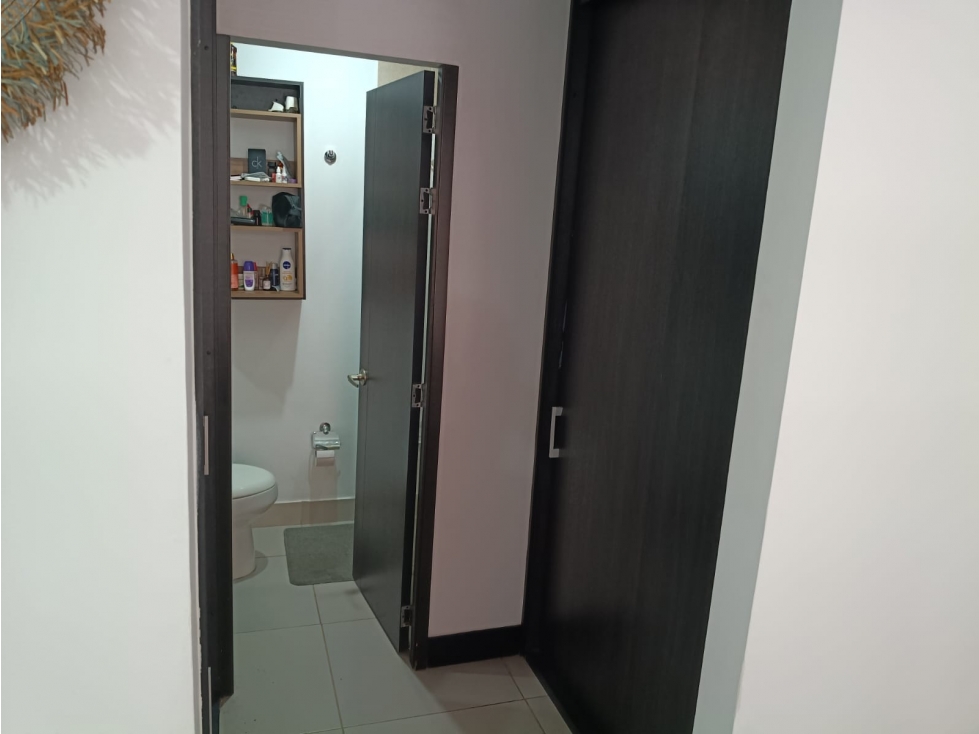 SE VENDE APARTAMENTO EN LA CIRCUNVALAR — foto 4