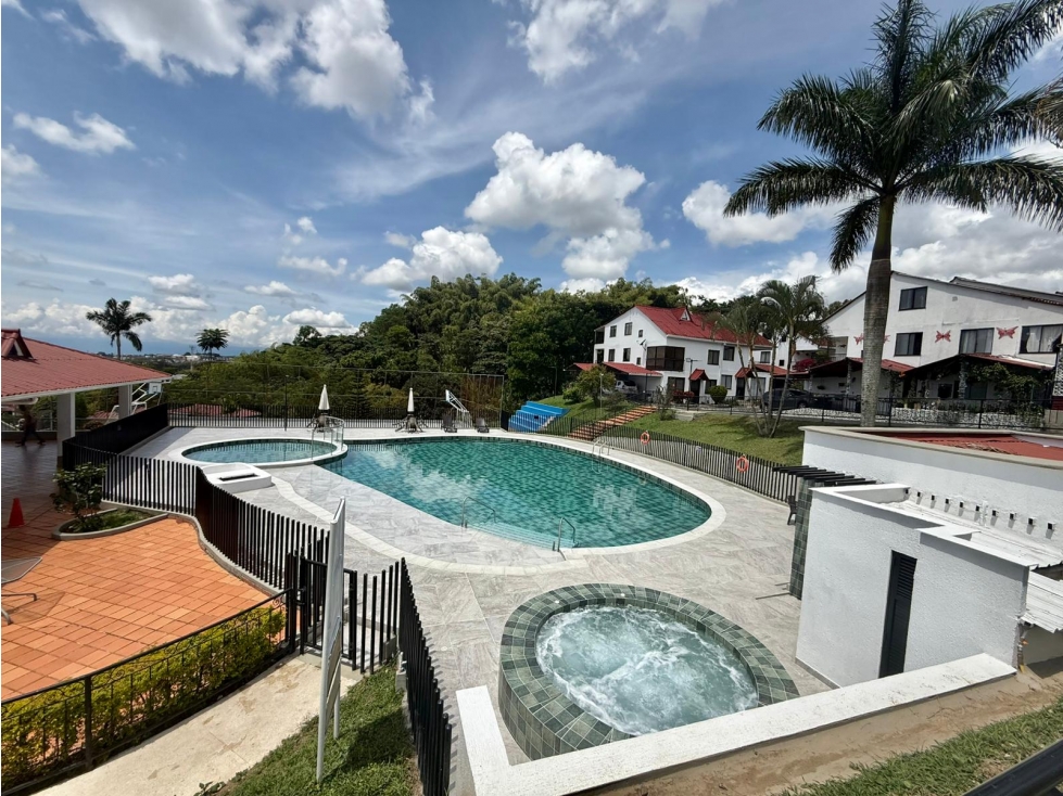 SE VENDE CASA DE 3 NIVELES EN LA AVENIDA SUR PEREIRA — foto 3