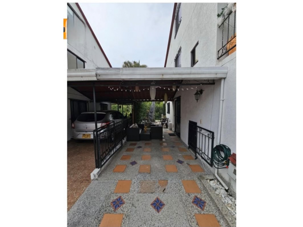SE VENDE CASA DE 3 NIVELES EN LA AVENIDA SUR PEREIRA — foto 4
