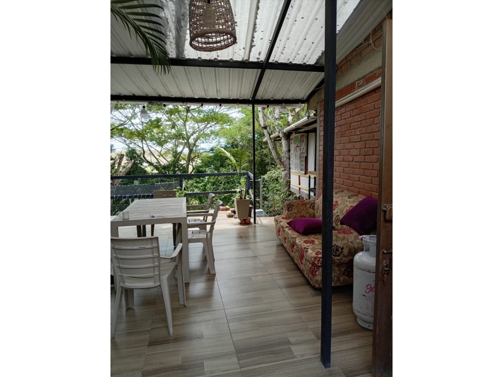 ¡SE VENDE HERMOSA CASA CAMPESTRE EN CONDOMINIO- CARTAGO!