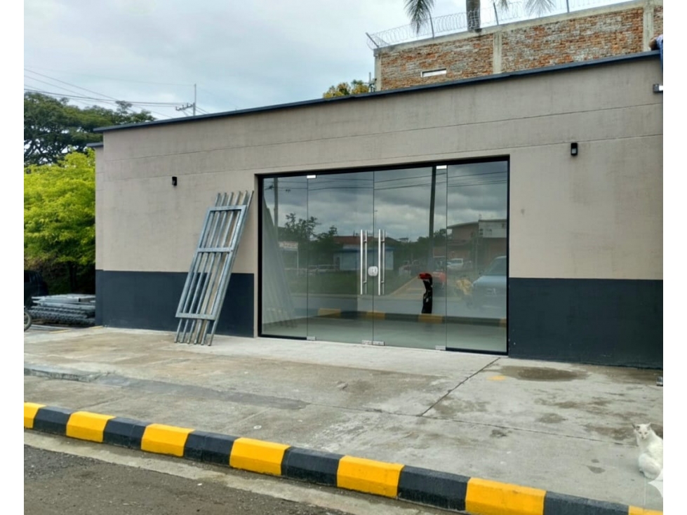 SE RENTA LOCAL COMERCIAL EN ESTACION DE SERVICIO CARTAGO - 1