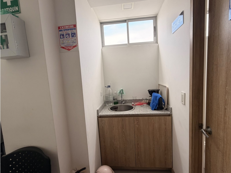SE VENDE OFICINA EN LOS ALPES — foto 5