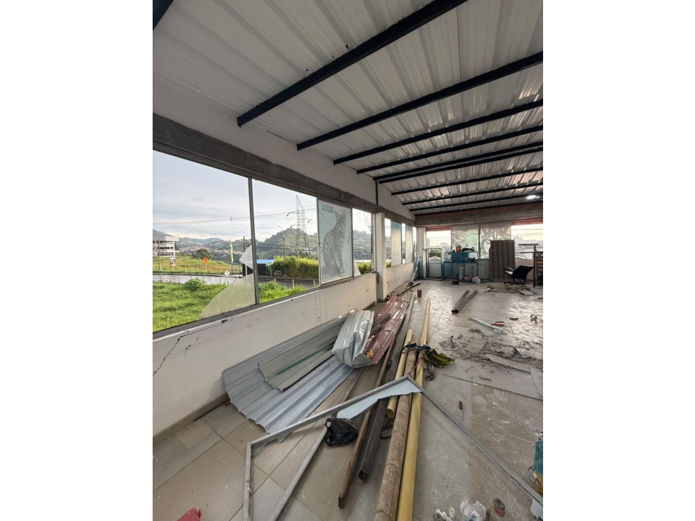 SE RENTA LOCAL COMERCIAL EN VIA PRINCIPAL JAPON-FRAYLES - 4