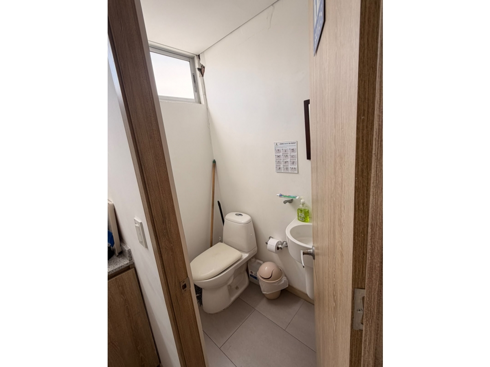 SE VENDE OFICINA EN LOS ALPES — foto 6