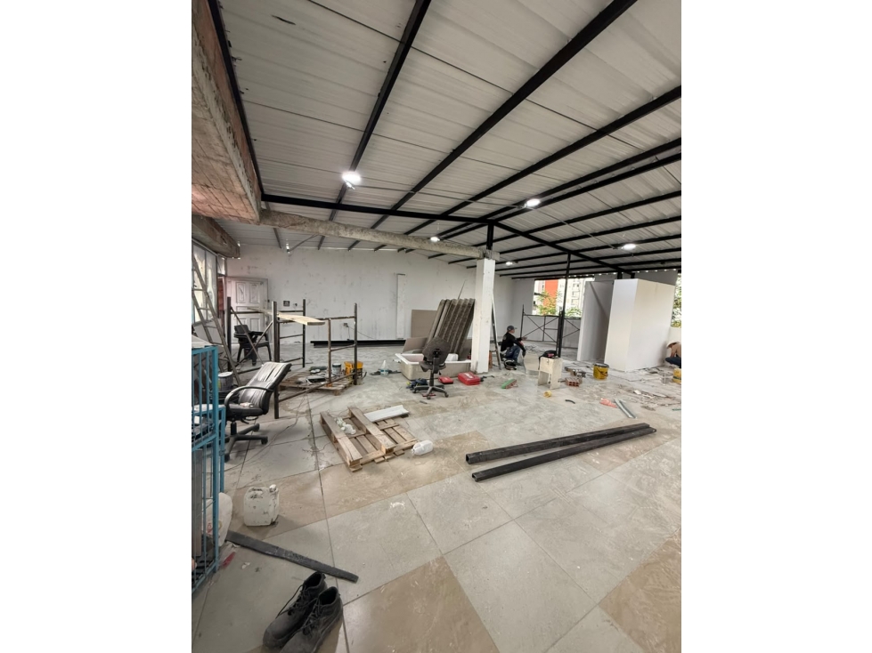 SE RENTA LOCAL COMERCIAL EN VIA PRINCIPAL JAPON-FRAYLES - 5