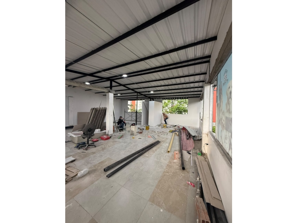 SE RENTA LOCAL COMERCIAL EN VIA PRINCIPAL JAPON-FRAYLES - 6