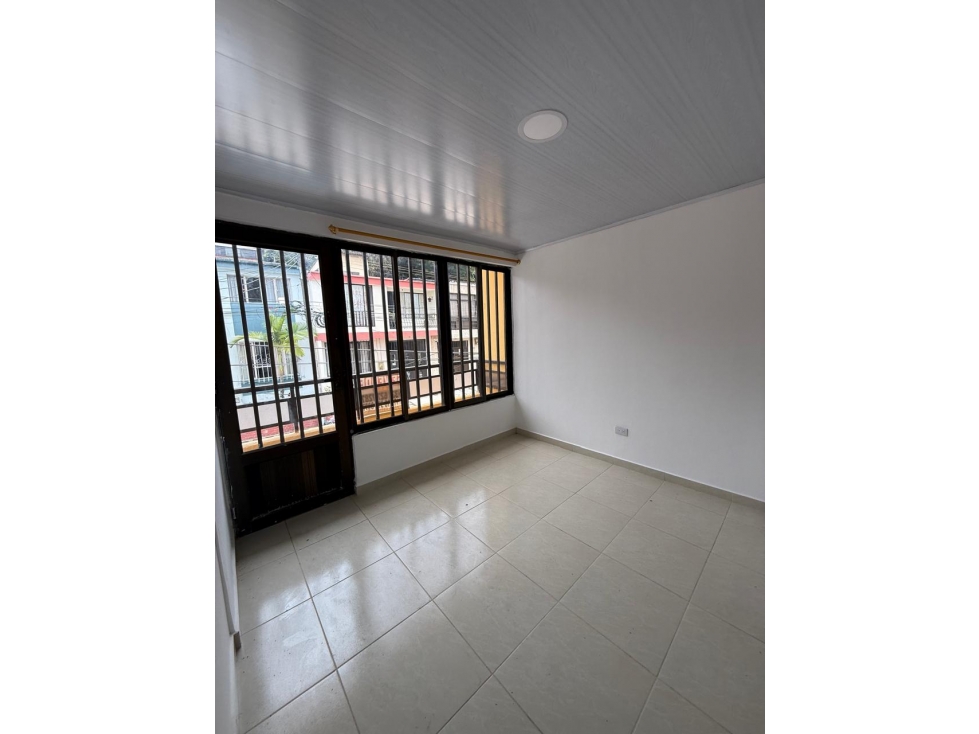 SE VENDE CASA DUPLEX EN LA VILLA — foto 2