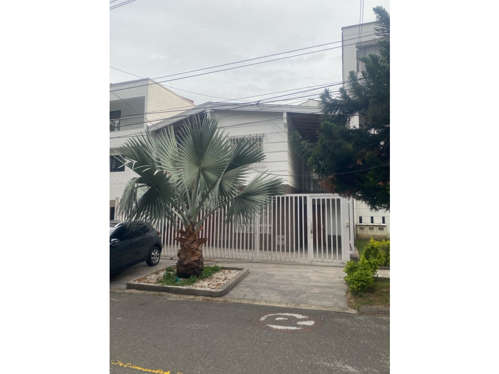 HERMOSA CASA PARA ARRIENDO EN SECTOR ESTADIO MEDELLÍN