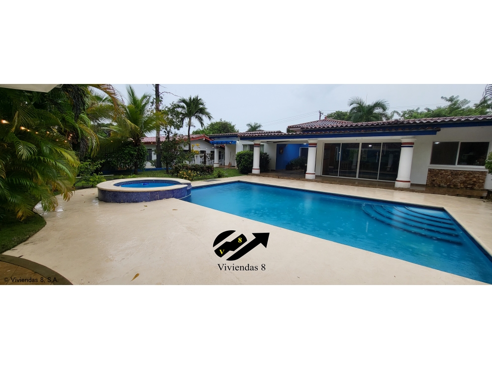 Oferta 395,000 Playa Coronado 4R, 3.5B y CBE Frente a cancha de Golf