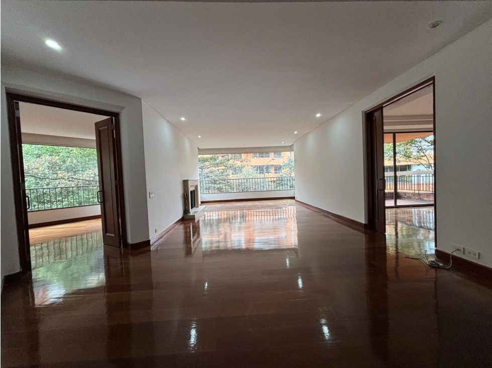 ARRIENDO APARTAMENTO PLAZA DE ARCOS 310M2