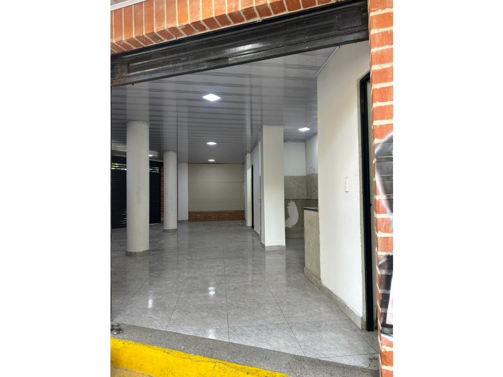 RENTO LOCAL COMERCIAL PRIMER PISO MEDELLIN AV ORIENTAL