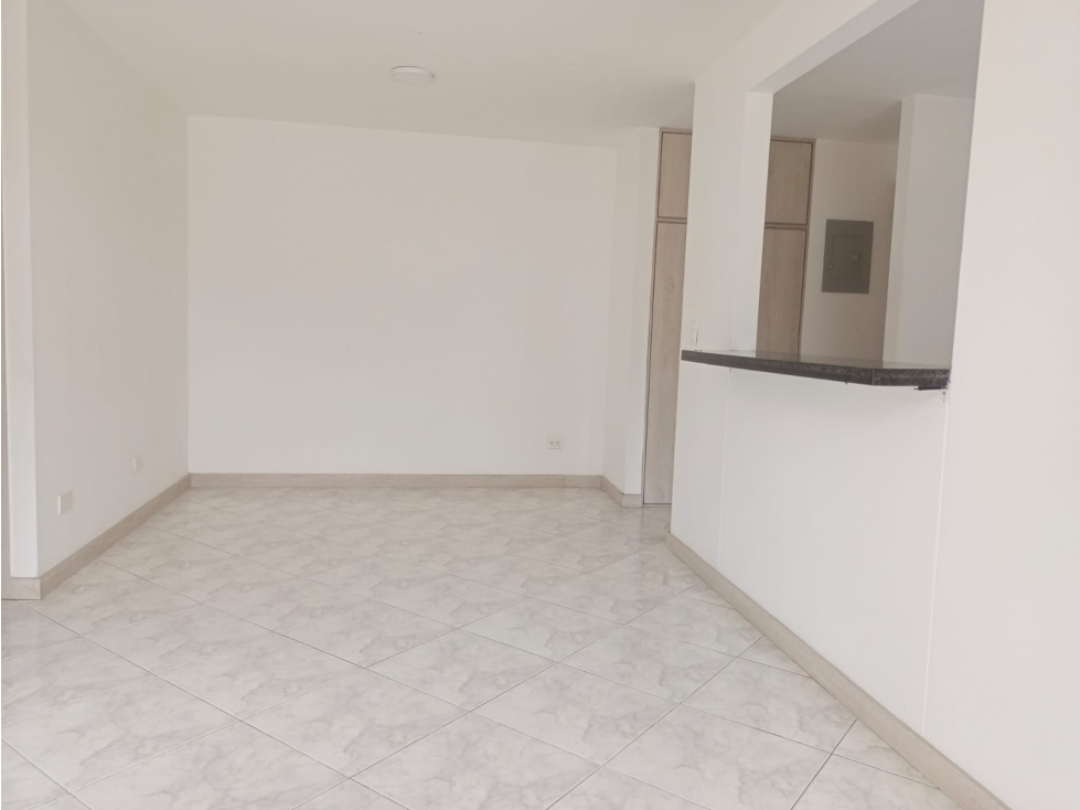 ARRIENDO APARTAMENTO POBLADO-CASTROPOL — foto 4