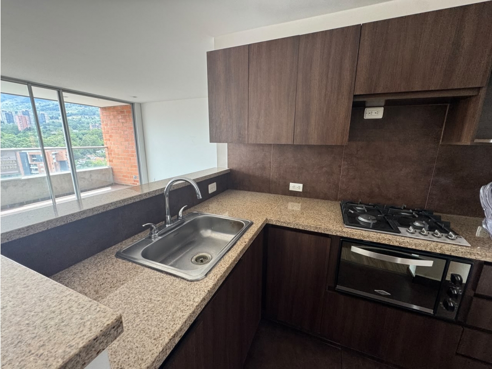 APARTAMENTO EN RENTA LOMA DEL ESMERALDAL. ENVIGADO